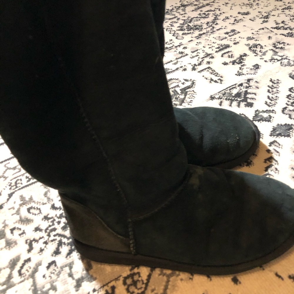 Black UGGS size 9 - Picture 1 of 7